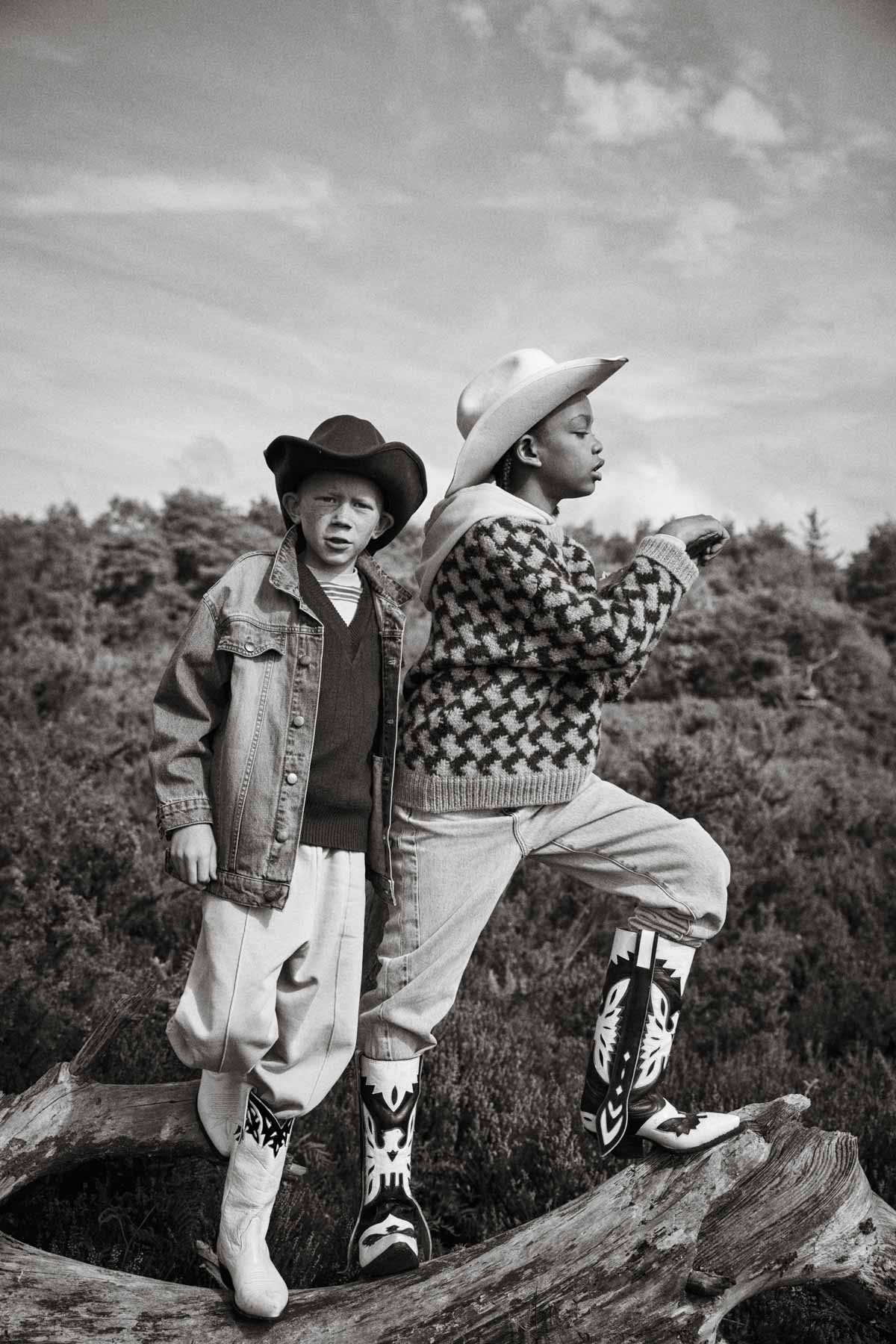 Magazine — Silver Studded Blu - Image 02