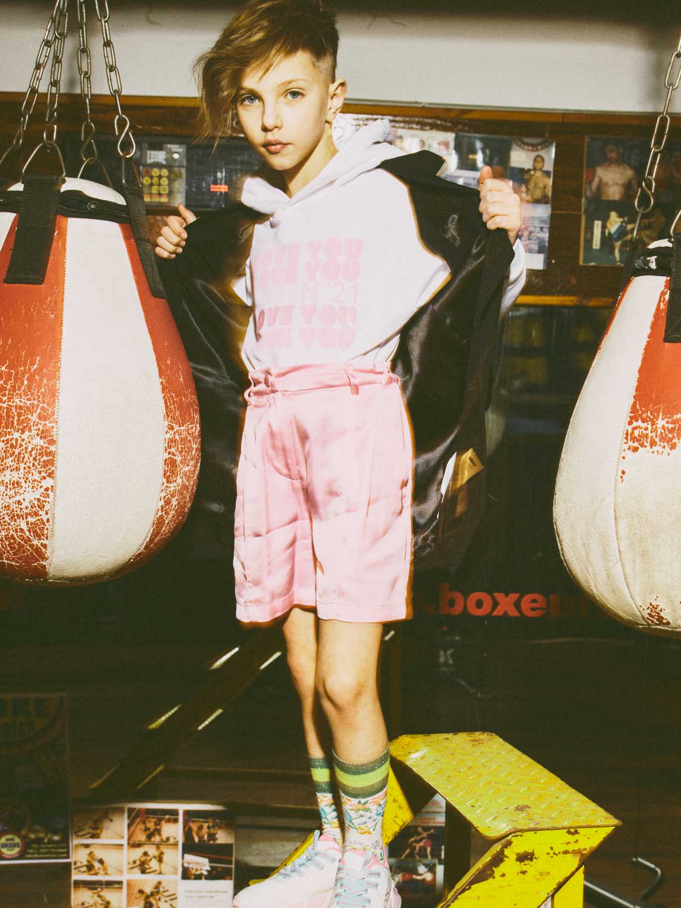 servizio di moda bambino per la rivista style Piccoli scattato da Federico Leone in un ring di boxe - Image 03