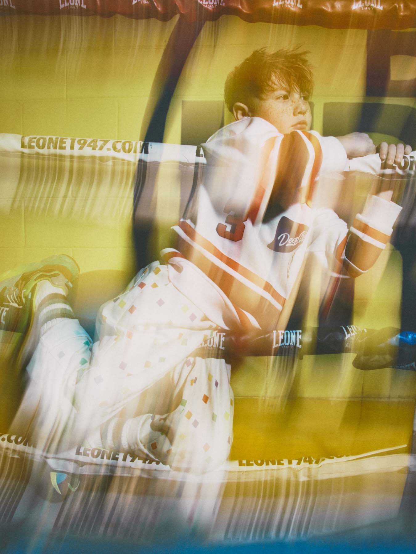 servizio di moda bambino per la rivista style Piccoli scattato da Federico Leone in un ring di boxe - Image 14