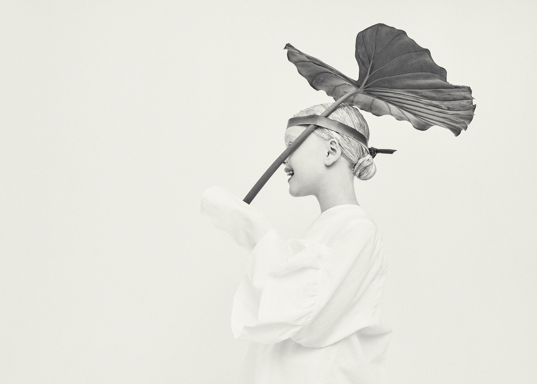 Magazine — White Simphony - Image 03