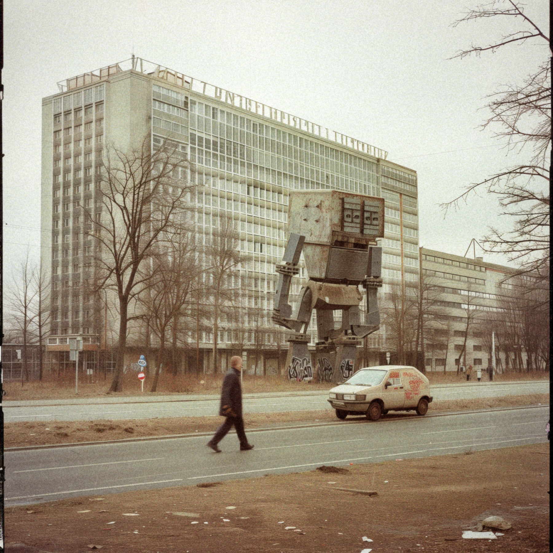 The Mutoids: a visual project by Federico Leone inspired by Berlin in the early 1990s, where post-punk art, recycling and rebellion turned chaos into beauty. - Image 23