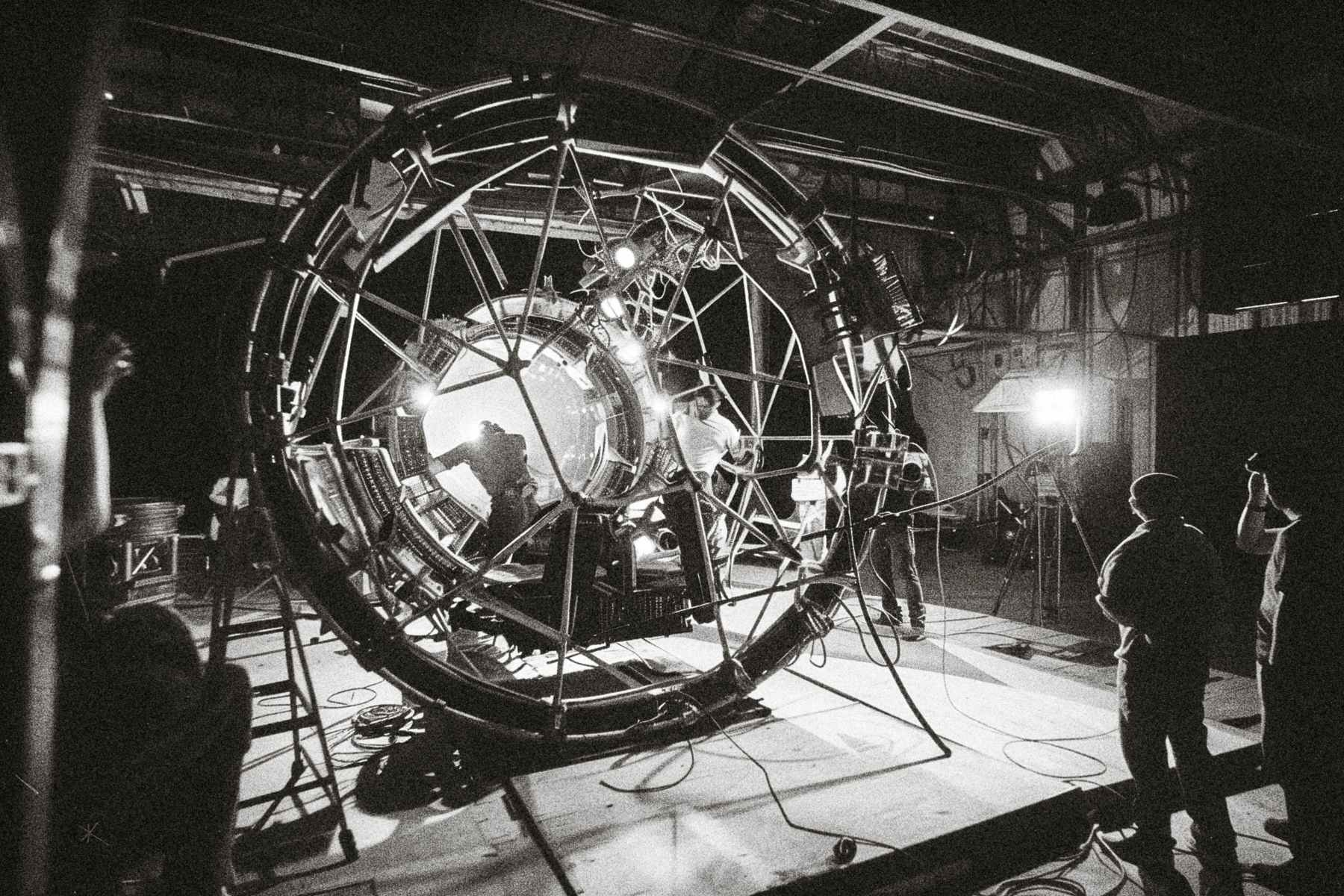 Sean Young, 1983 — making-of and rare test photos from 2010: The Year We Make Contact and Blade Runner sets. - Image 02