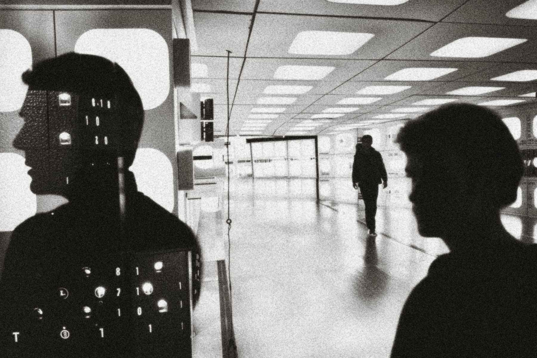 Sean Young, 1983 — making-of and rare test photos from 2010: The Year We Make Contact and Blade Runner sets. - Image 05